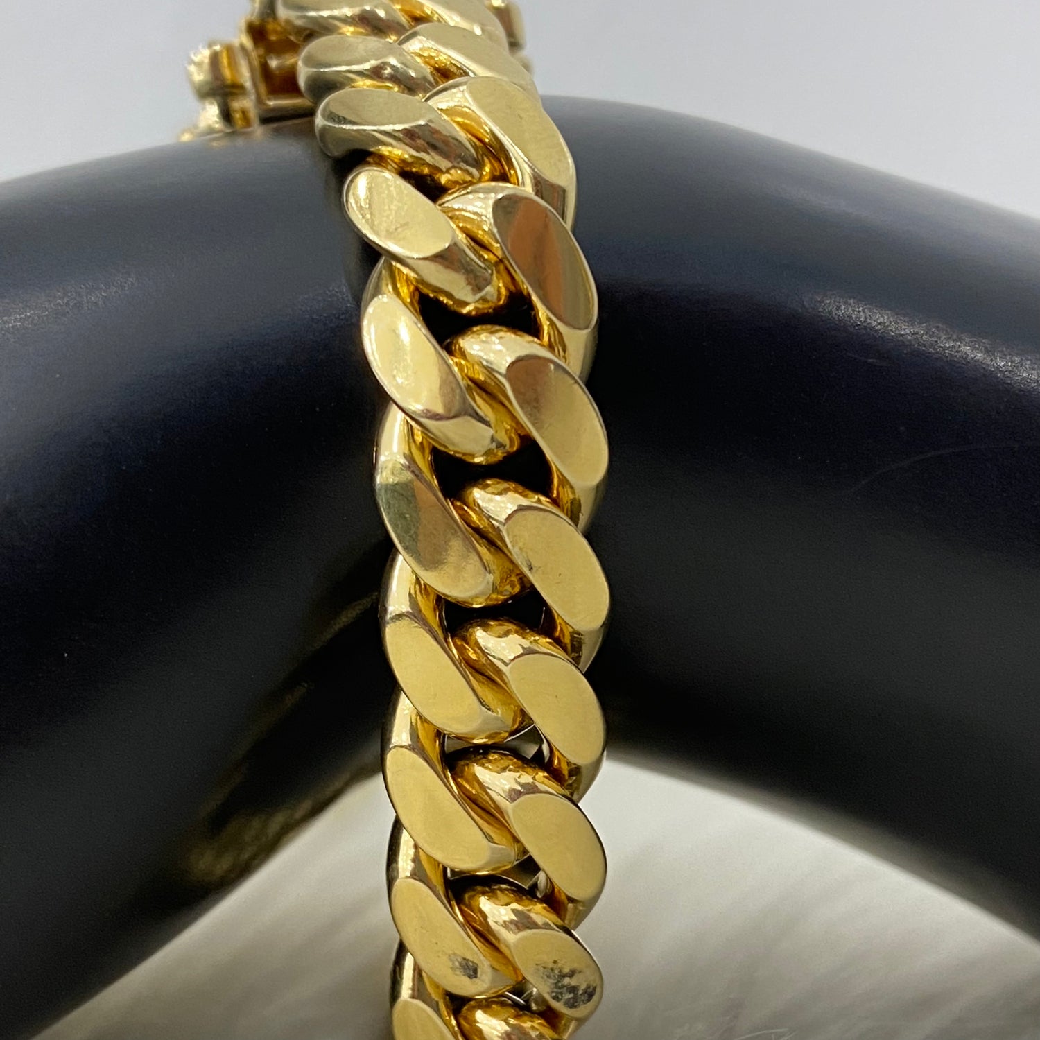 10K Yellow Gold Cuban Links Bracelet / 81.4gr / 13.2mm / 6.5in