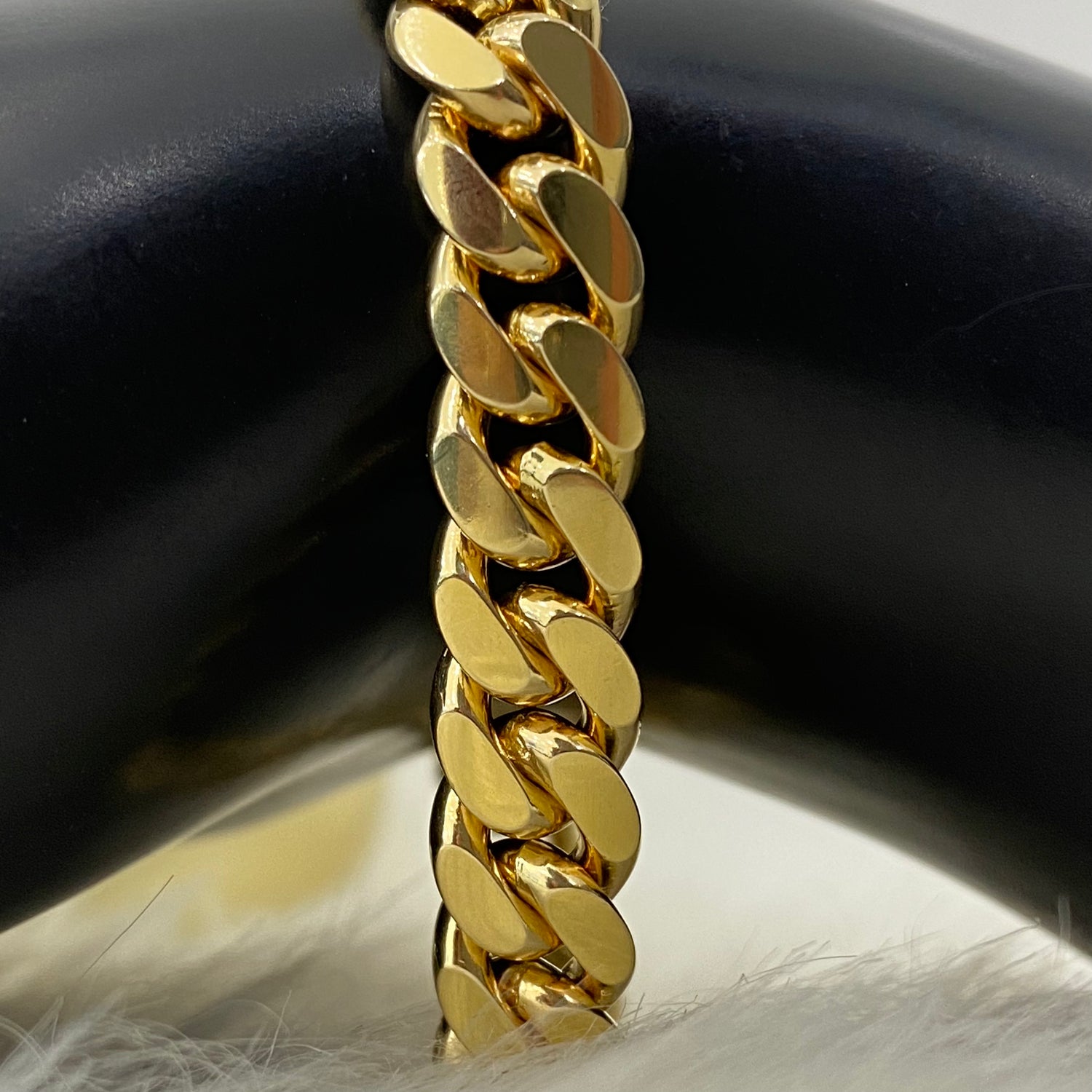 10K Yellow Gold Cuban Links Bracelet / 49.1gr / 8.7mm / 8in