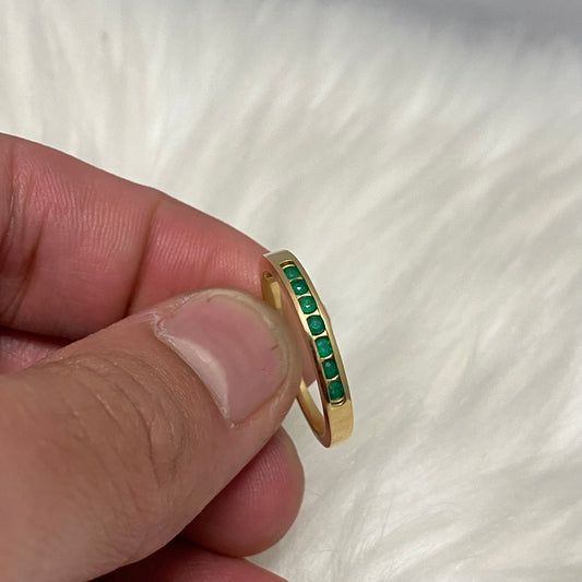 18K Yellow Gold Luxury Ring With Emerald / 2.2gr / Size 7.5