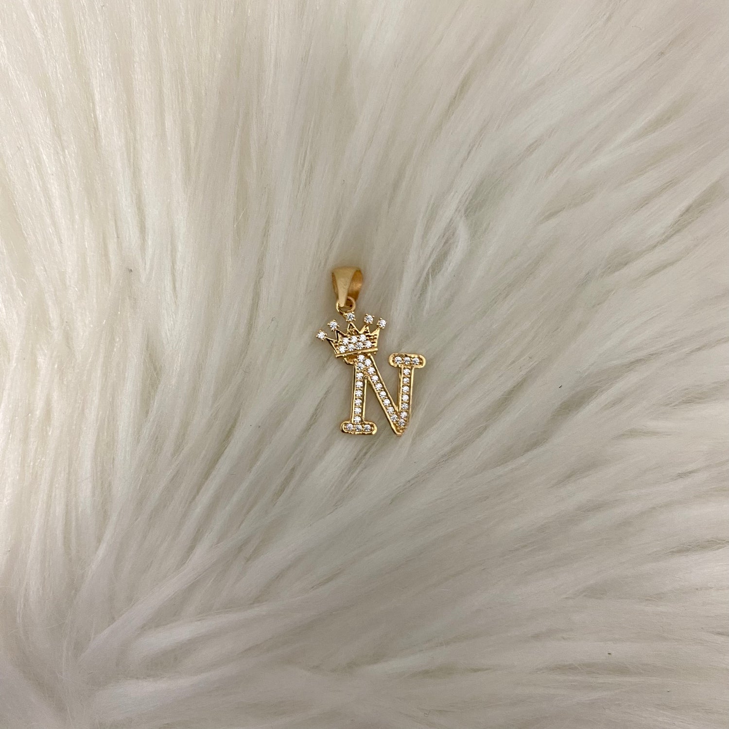 18K Yellow Gold Letter N Crown Pendant With Zircons / 1.90gr / 1in