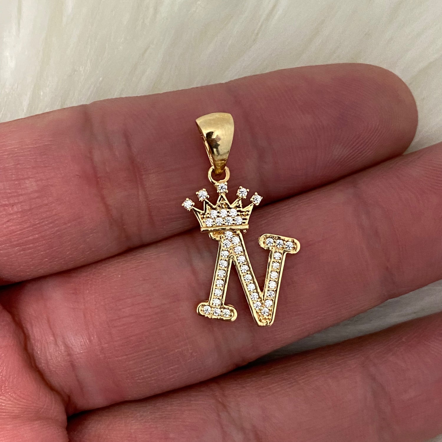 18K Yellow Gold Letter N Crown Pendant With Zircons / 1.90gr / 1in