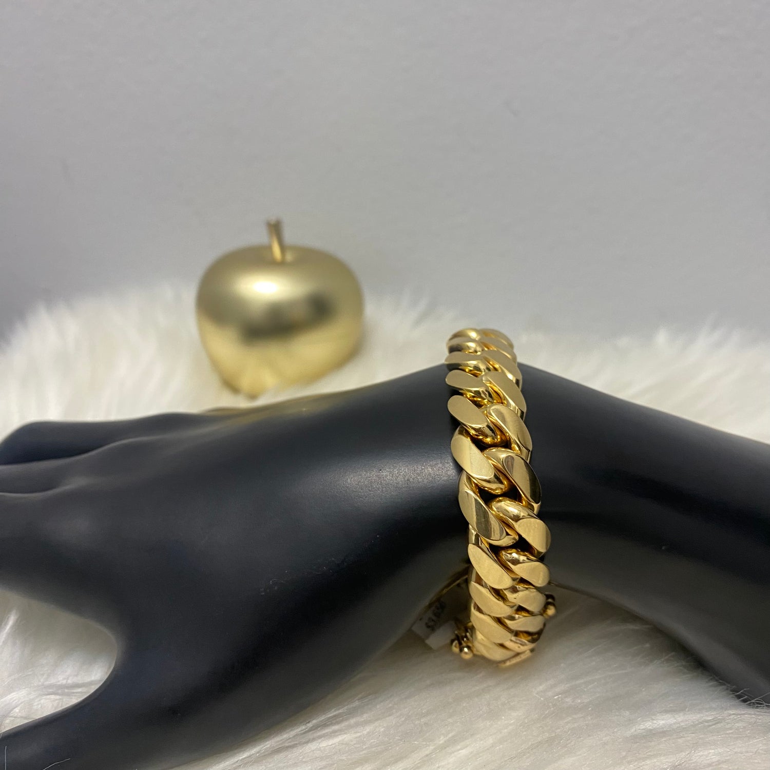 10K Yellow Gold Cuban Links Bracelet / 91.4gr / 13.6mm / 7in