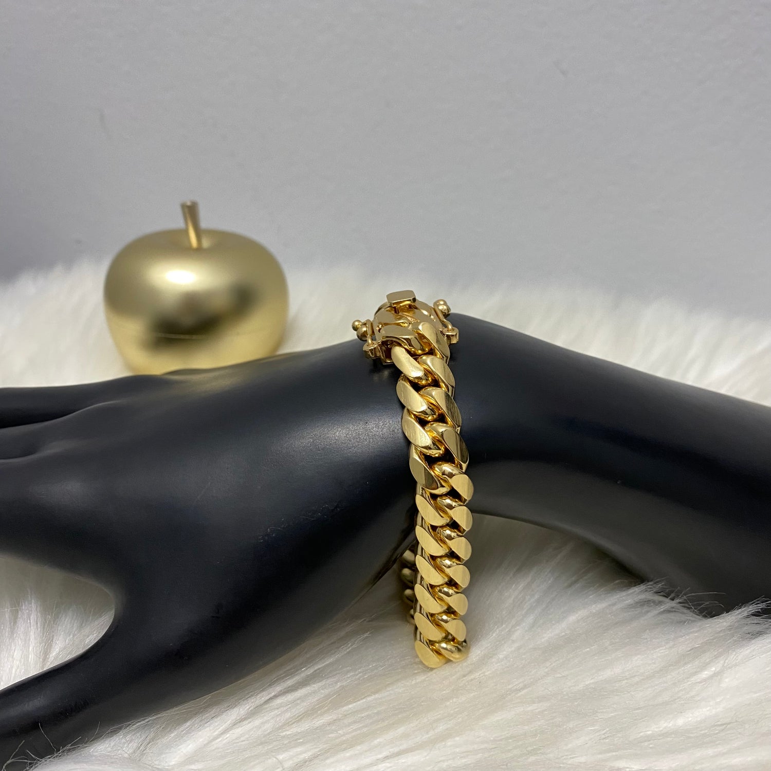 10K Yellow Gold Cuban Links Bracelet / 73.6gr / 10.8mm / 8.5in