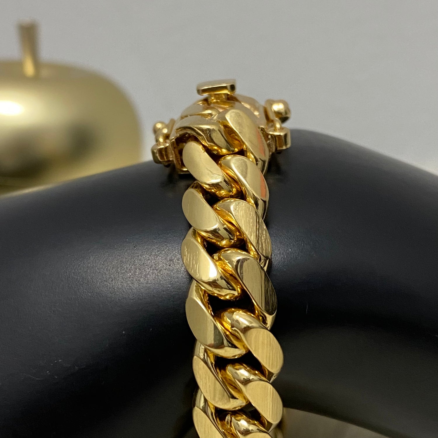 10K Yellow Gold Cuban Links Bracelet / 73.6gr / 10.8mm / 8.5in