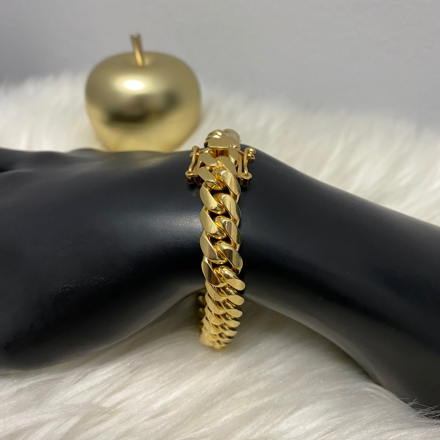 10K Yellow Gold Cuban Links Bracelet / 72.3gr / 10.8mm / 8.5in