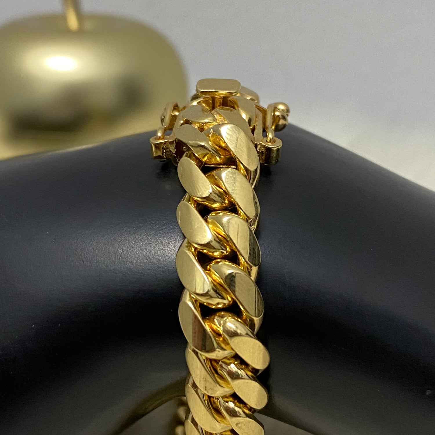 10K Yellow Gold Cuban Links Bracelet / 72.3gr / 10.8mm / 8.5in