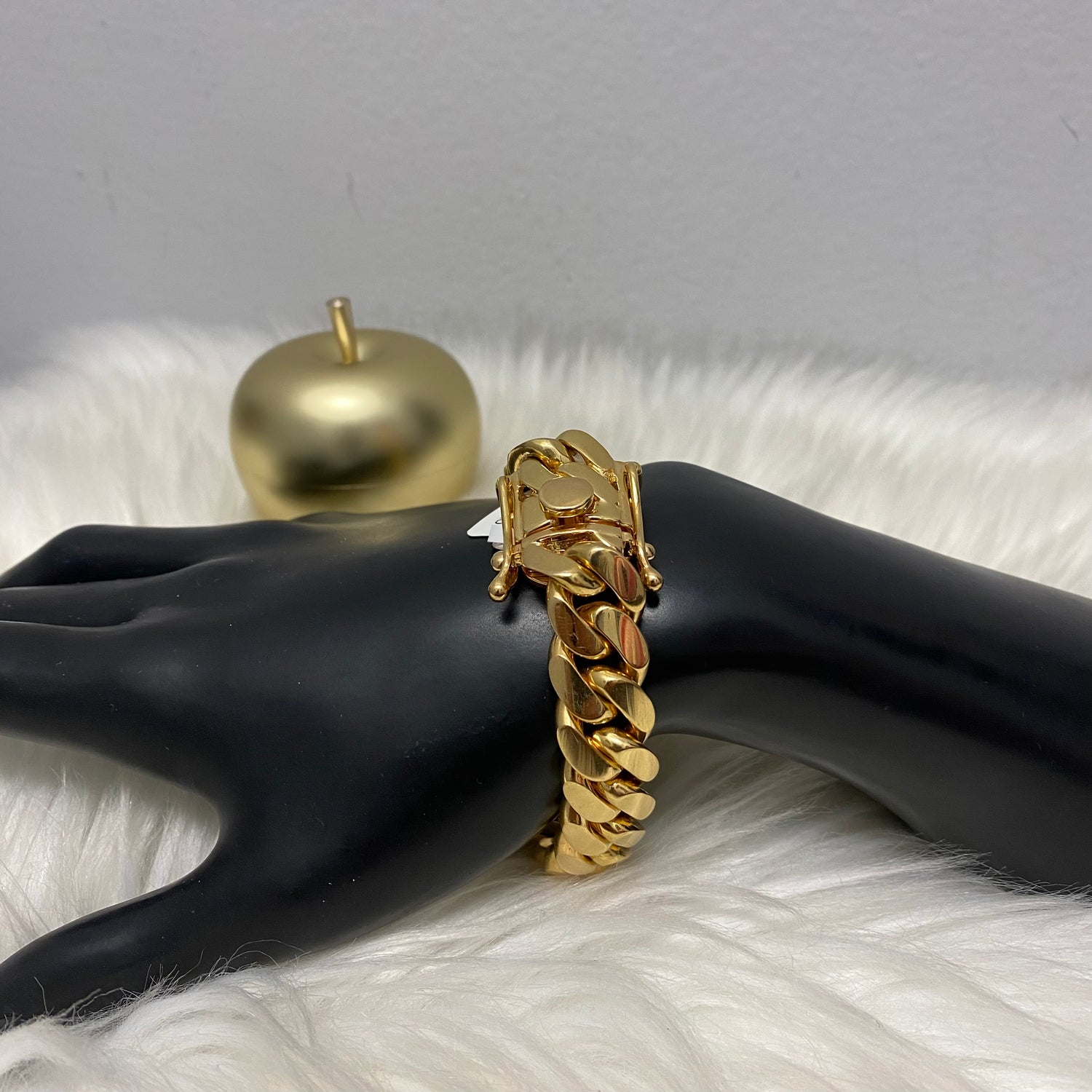 10K Yellow Gold Cuban Links Bracelet / 118.8gr / 13.7mm / 8 3/4in
