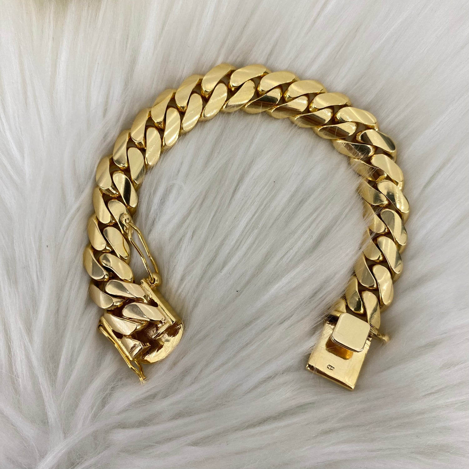 10K Yellow Gold Cuban Links Bracelet / 118.1gr / 14.6mm / 8in