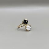 14K Yellow Gold Flower Black/White Ring / 2.3gr / Size 8