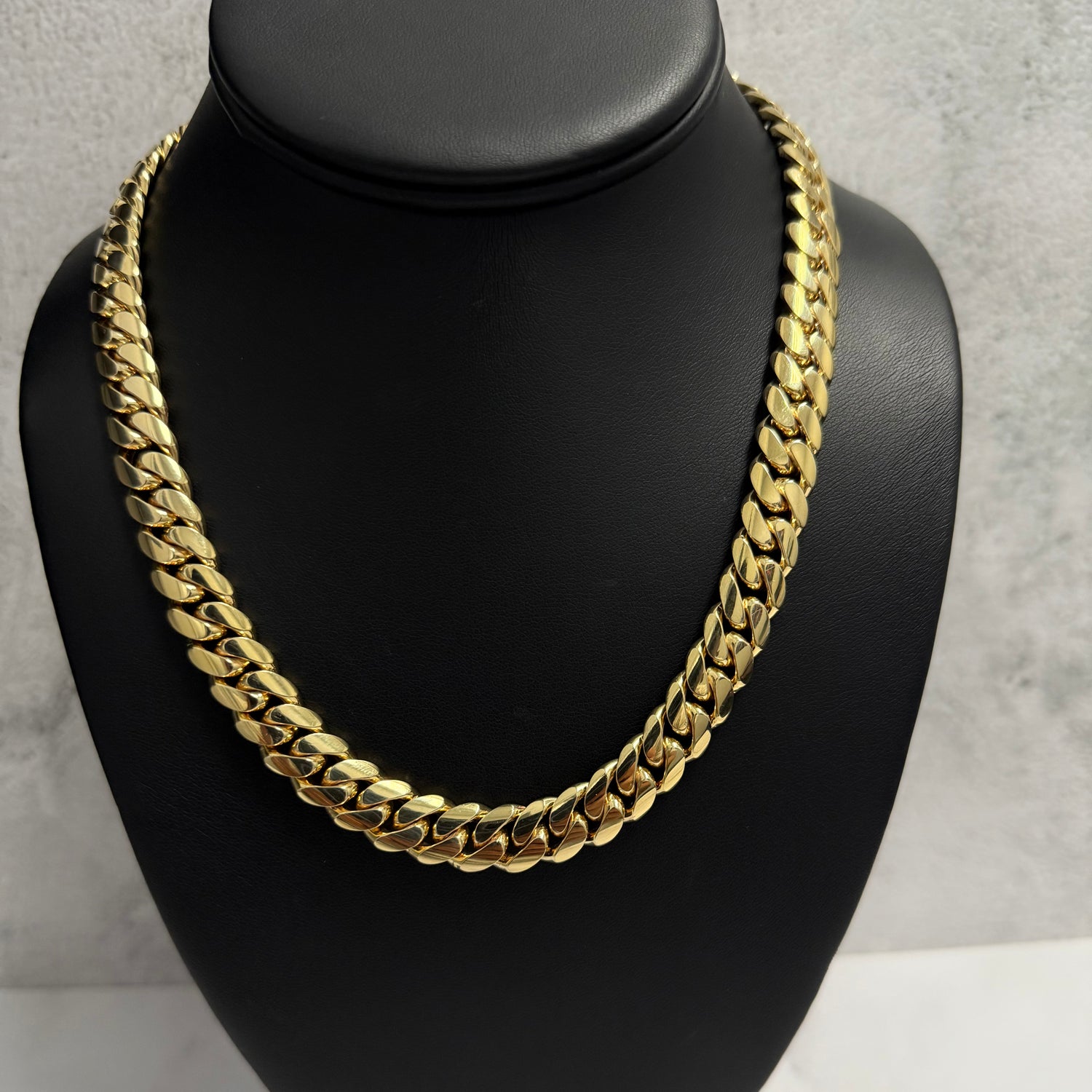 10K Yellow Gold Cuban Links / 140.8gr / 10.6mm / 18in