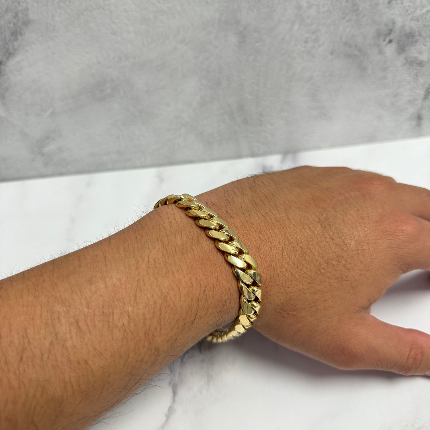 10K Yellow Gold Cuban Links Bracelet / 69.5gr / 10.6mm / 8 1/4in