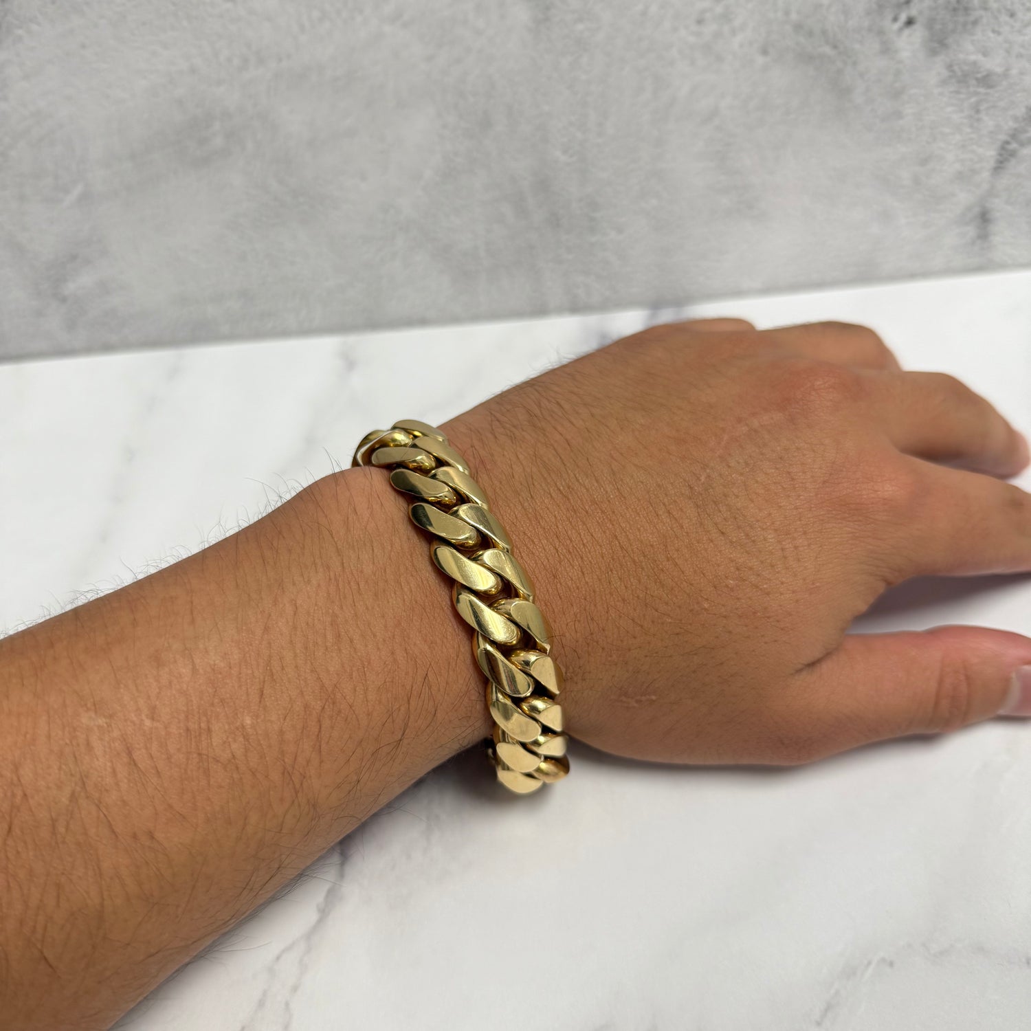 10K Yellow Gold Cuban Links Bracelet / 133.8gr / 15.2mm / 8 3/4in
