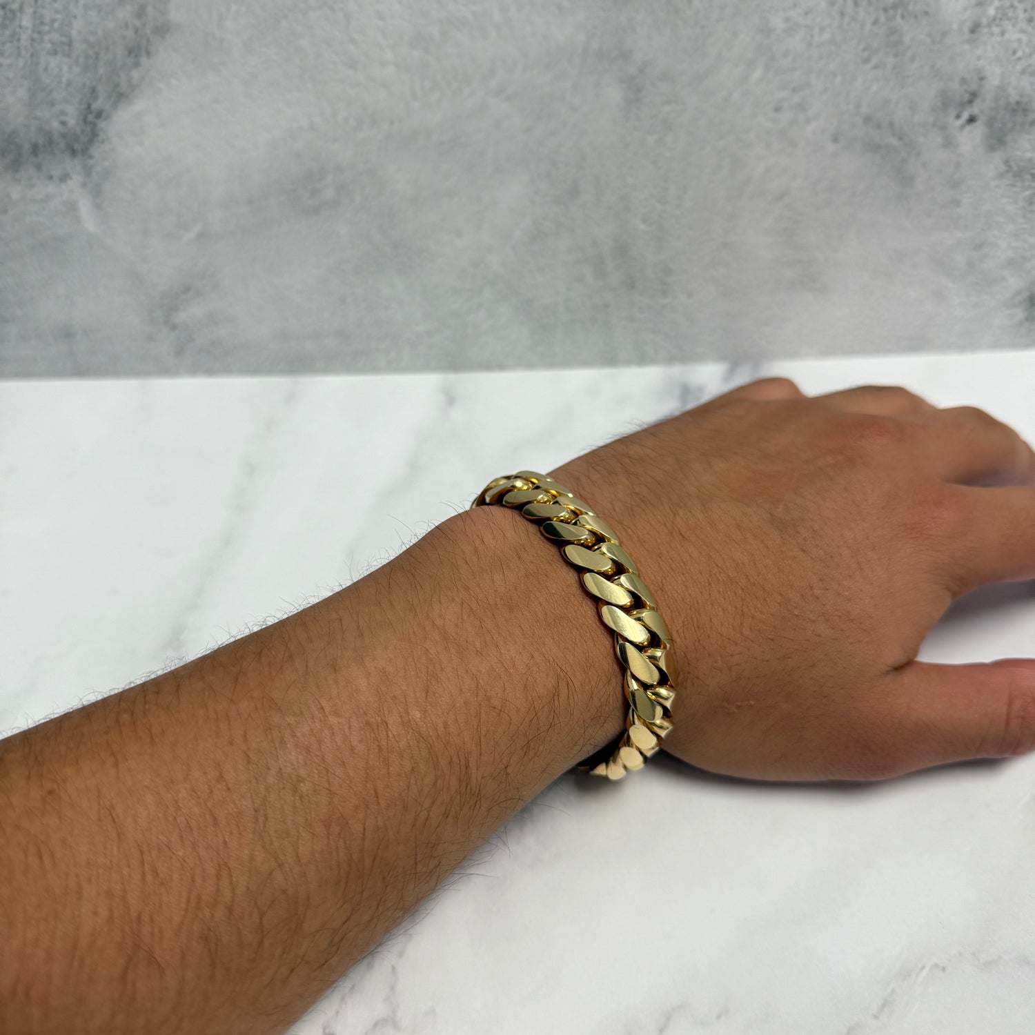 10K Yellow Gold Cuban Links Bracelet / 93.6gr / 13mm / 8in