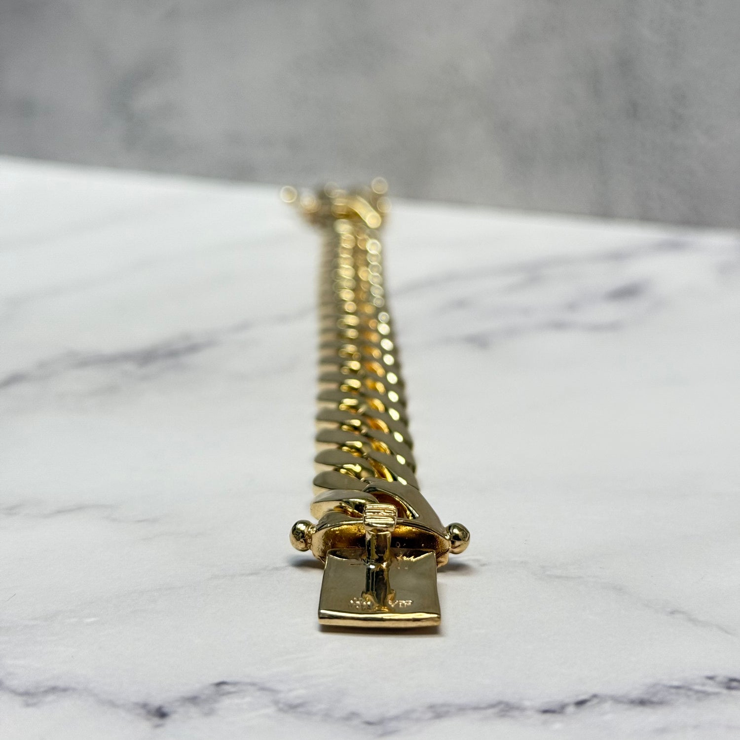 10K Yellow Gold Cuban Links Bracelet / 65.1gr / 11mm / 8in