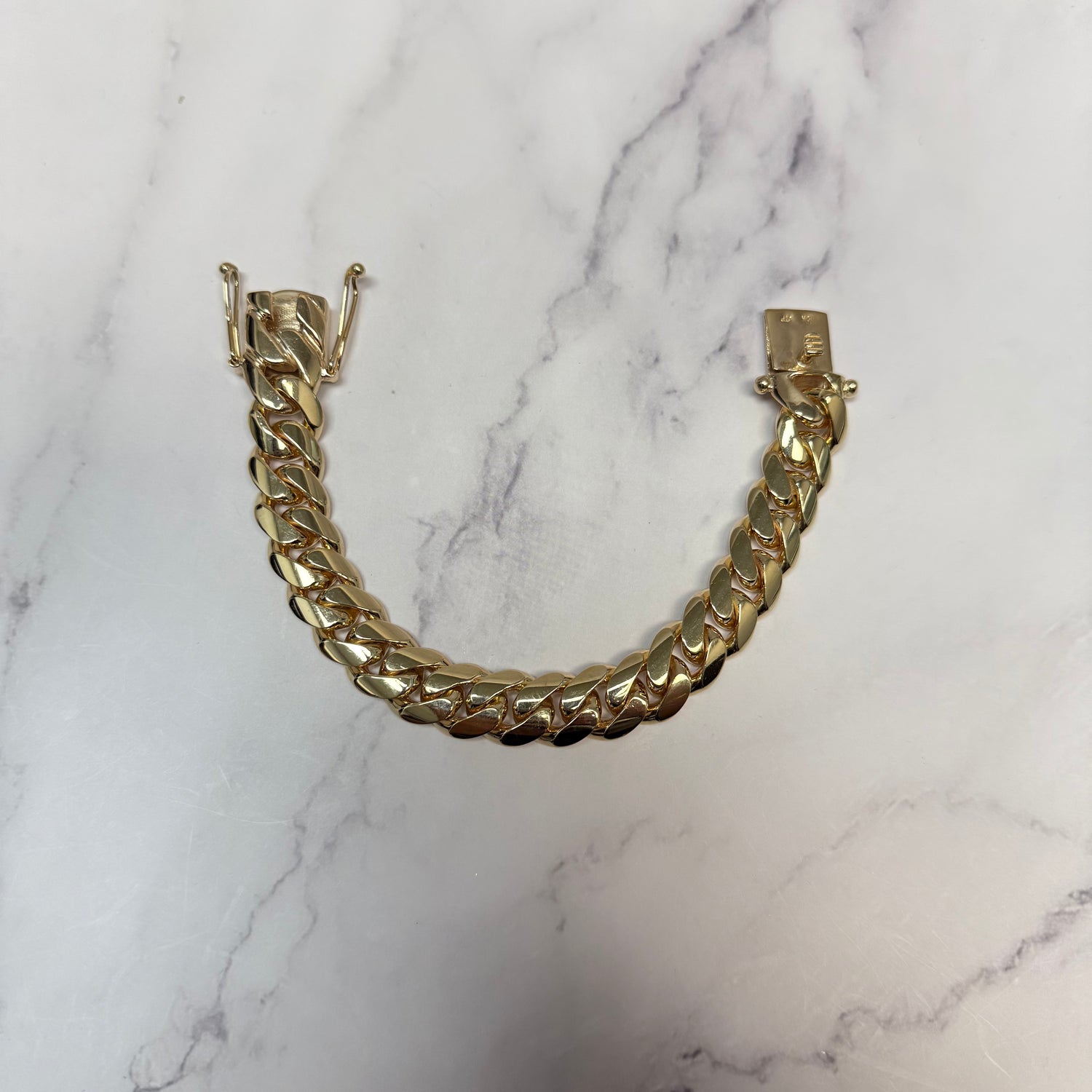 10K Yellow Gold Cuban Links Bracelet / 65.1gr / 11mm / 8in