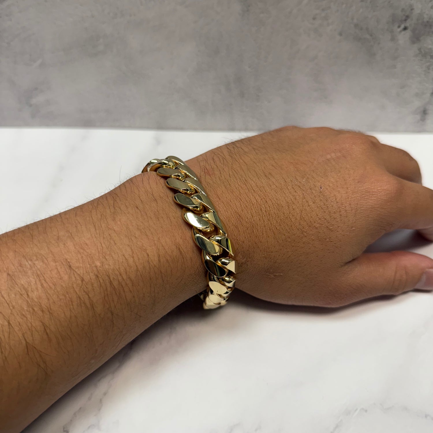 10K Yellow Gold Cuban Links Bracelet / 65.1gr / 11mm / 8in