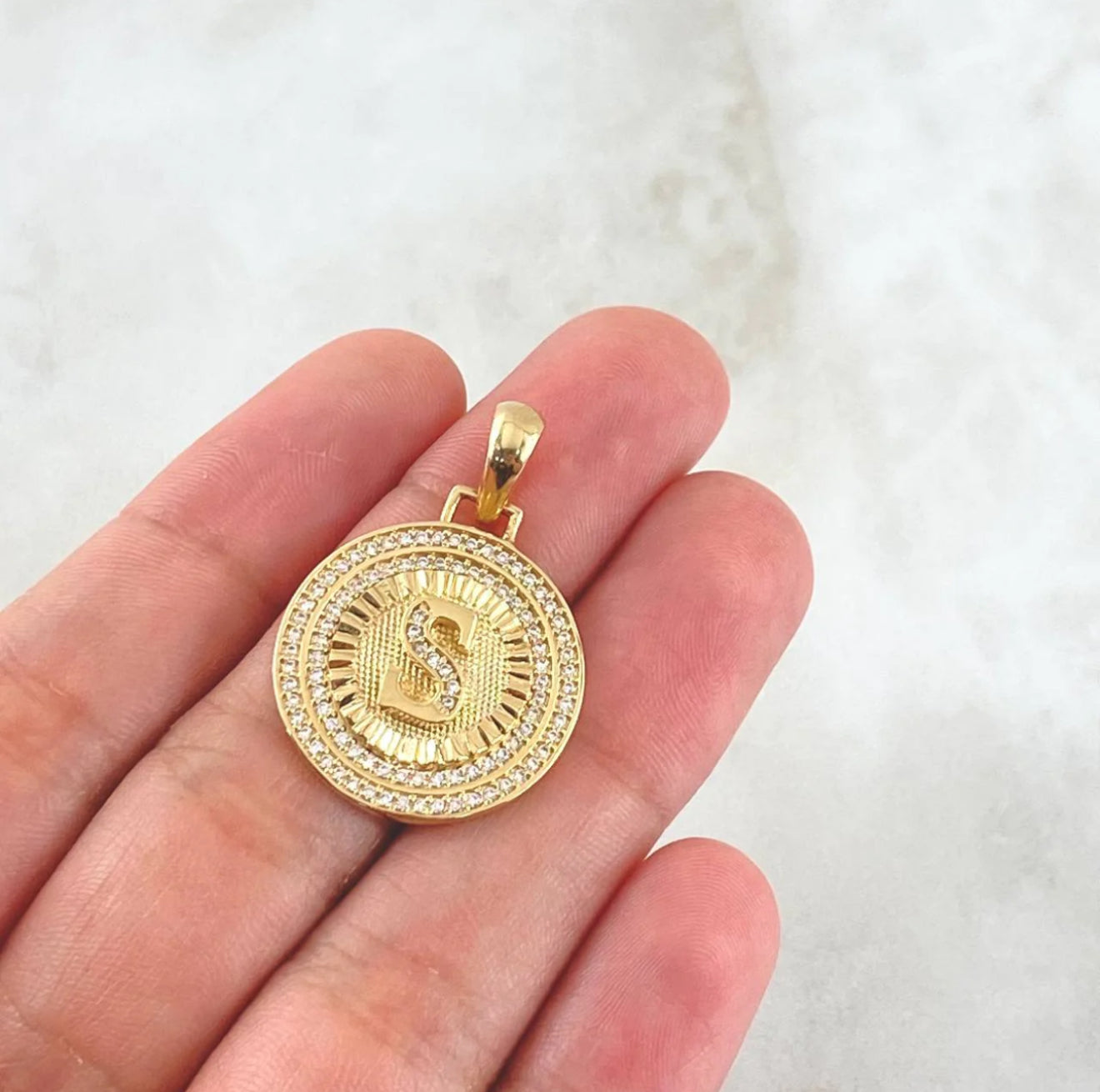 18K Yellow Gold Letter Medal S Pendant With Zircons / 4.7gr / 1.3in