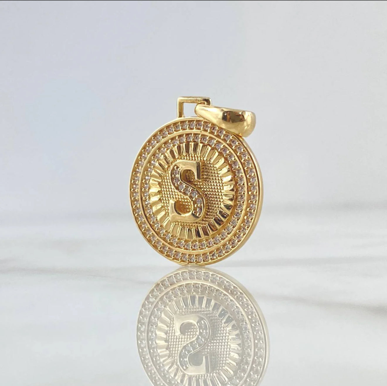 18K Yellow Gold Letter Medal S Pendant With Zircons / 4.7gr / 1.3in