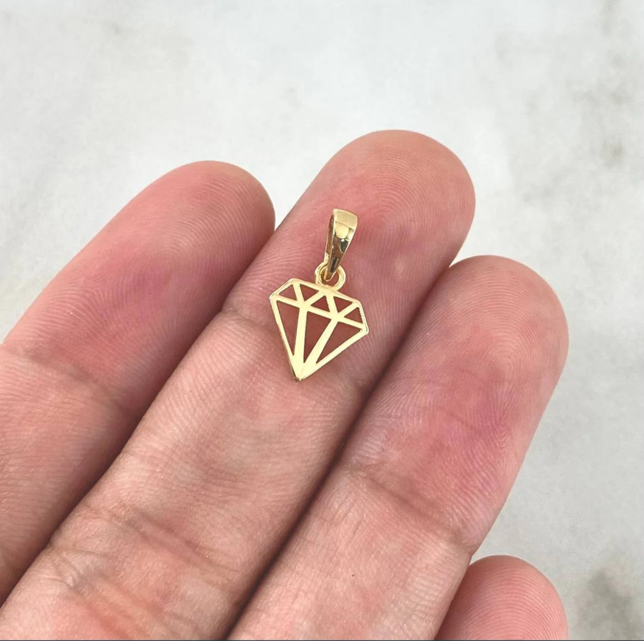 18K Yellow Gold Diamond Pendant / 0.56gr / 0.6in
