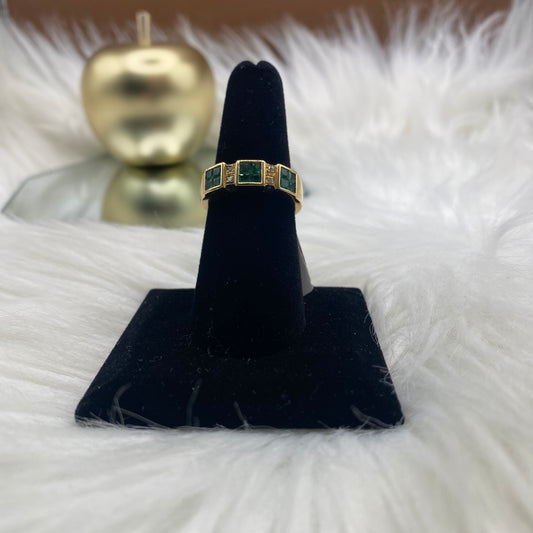 18K Yellow Gold Luxury Ring With Emerald / Ct Dia / 5.2gr / Size 7