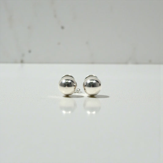 18K White Gold Smooth Ball Stud Earrings / 0.78gr / 7mm