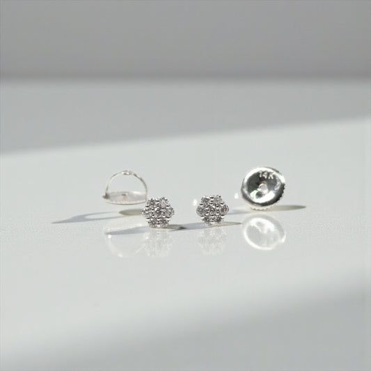 14K White Gold Diamond Flower Stud Earrings 0.20Ct Dia / 0.88gr