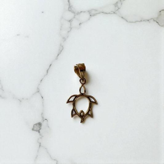 14K Yellow Gold Turtle Pendant With Zircons / 0.7gr / 0.8in