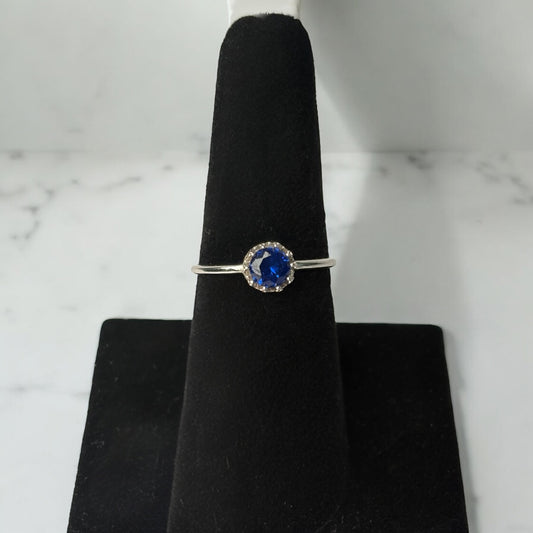 18K White Gold Lone Crown Ring With Blue Zircon / 2gr / Size 7