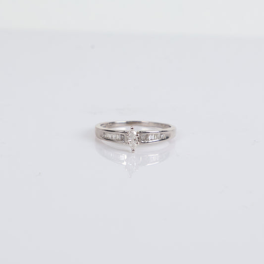 Women Engagement Ring 14K White Gold With Diamonds / 2.5gr / Size 8.5