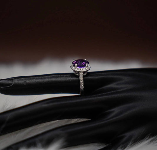 Amethyst Ring 14K White Gold With Diamonds / 6.5gr / Size 6.5 \