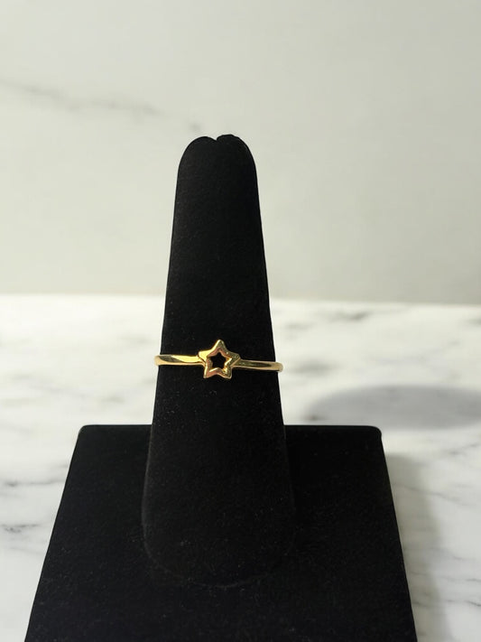 18K Yellow Gold Star Silhouette Ring / 1.4gr / Size 7 3/4