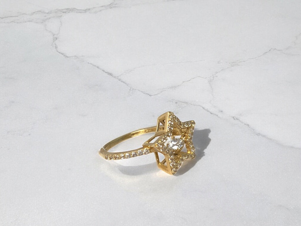 14K Yellow Gold Star Ring With Zirconia / 2.5gr / Size 6.5