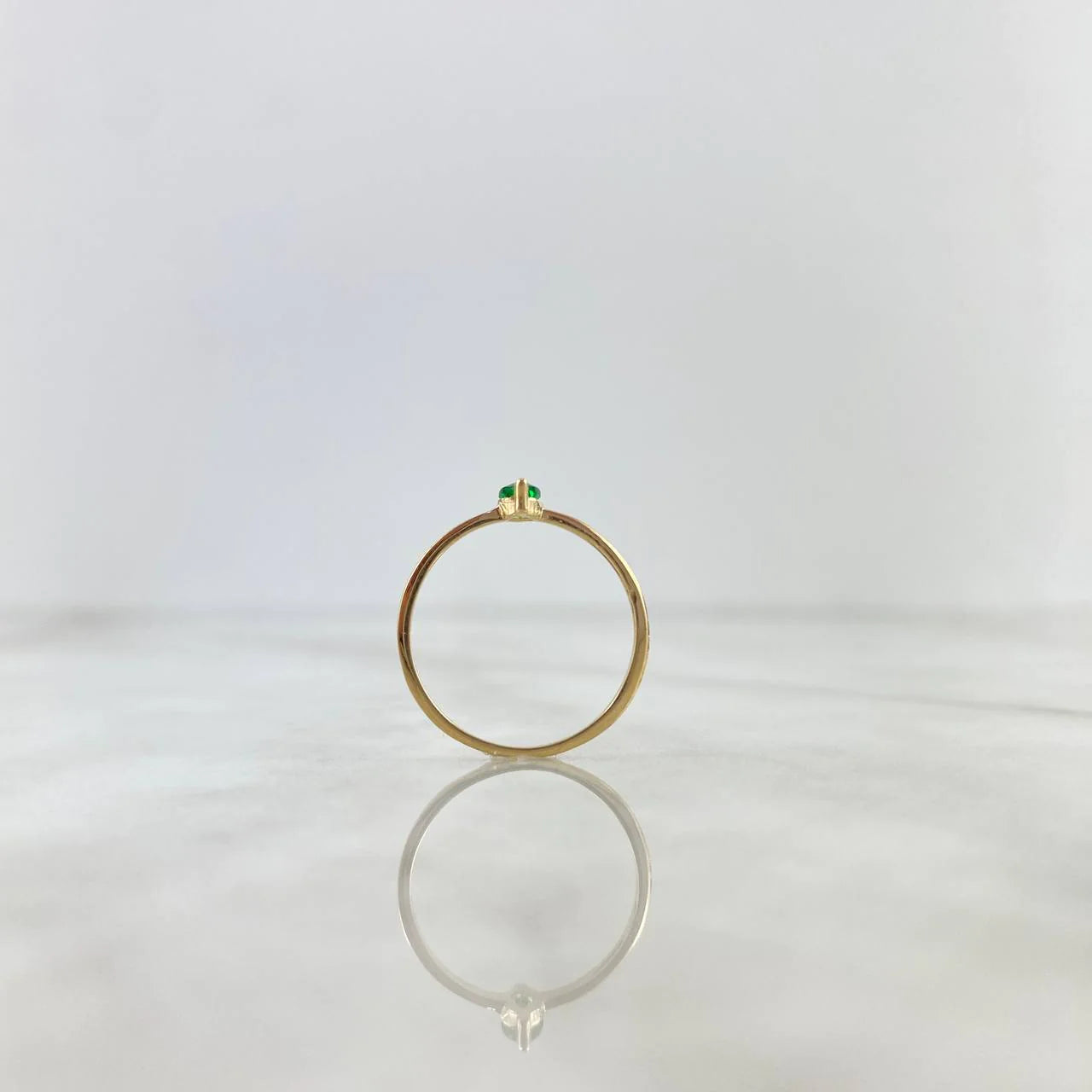 18K Yellow Gold Emerald Ring / 0.9gr / Size 8