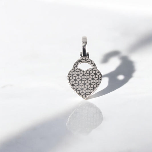 10K WG Diamond heart Pendant / 2.3gr / 0.8in / 0.4Wt Dia