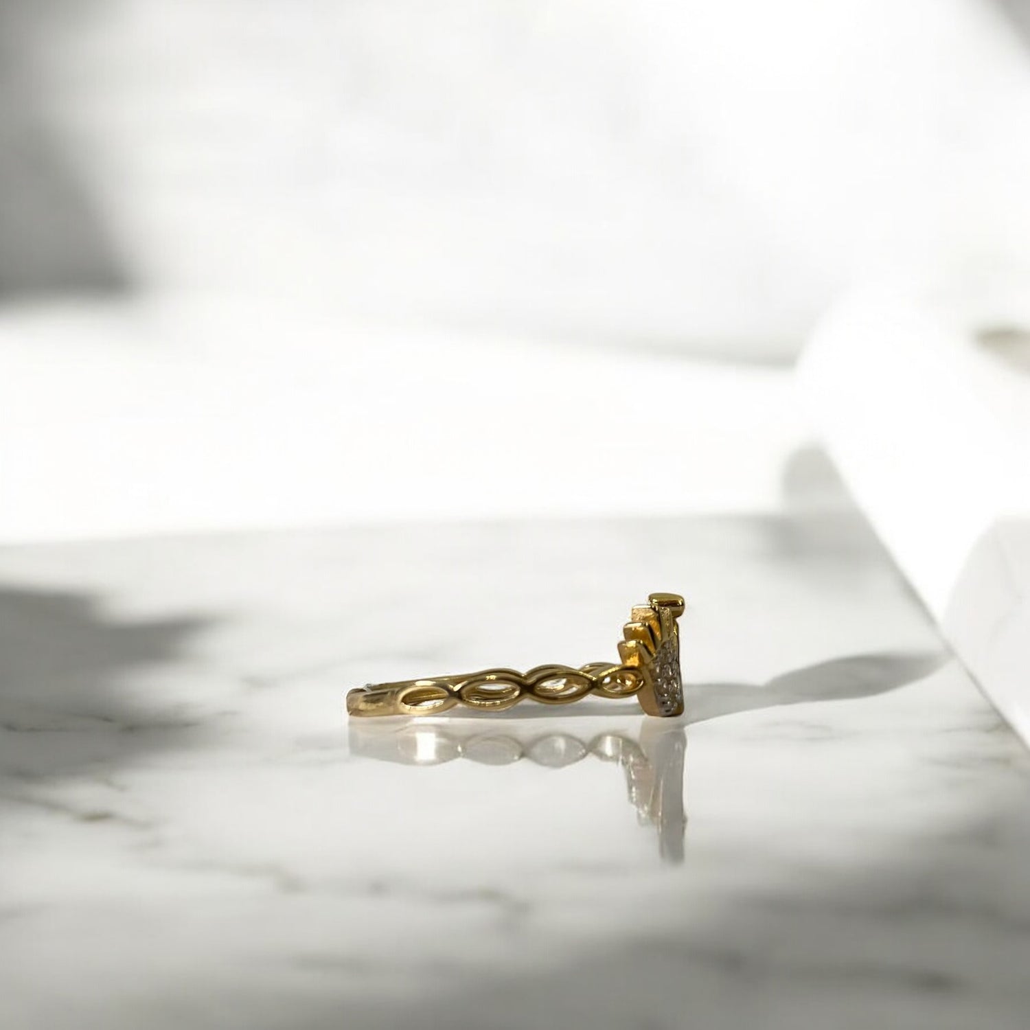 14K Yellow Gold Footprints Ring With Zircons / 1.6gr / Size 7.5