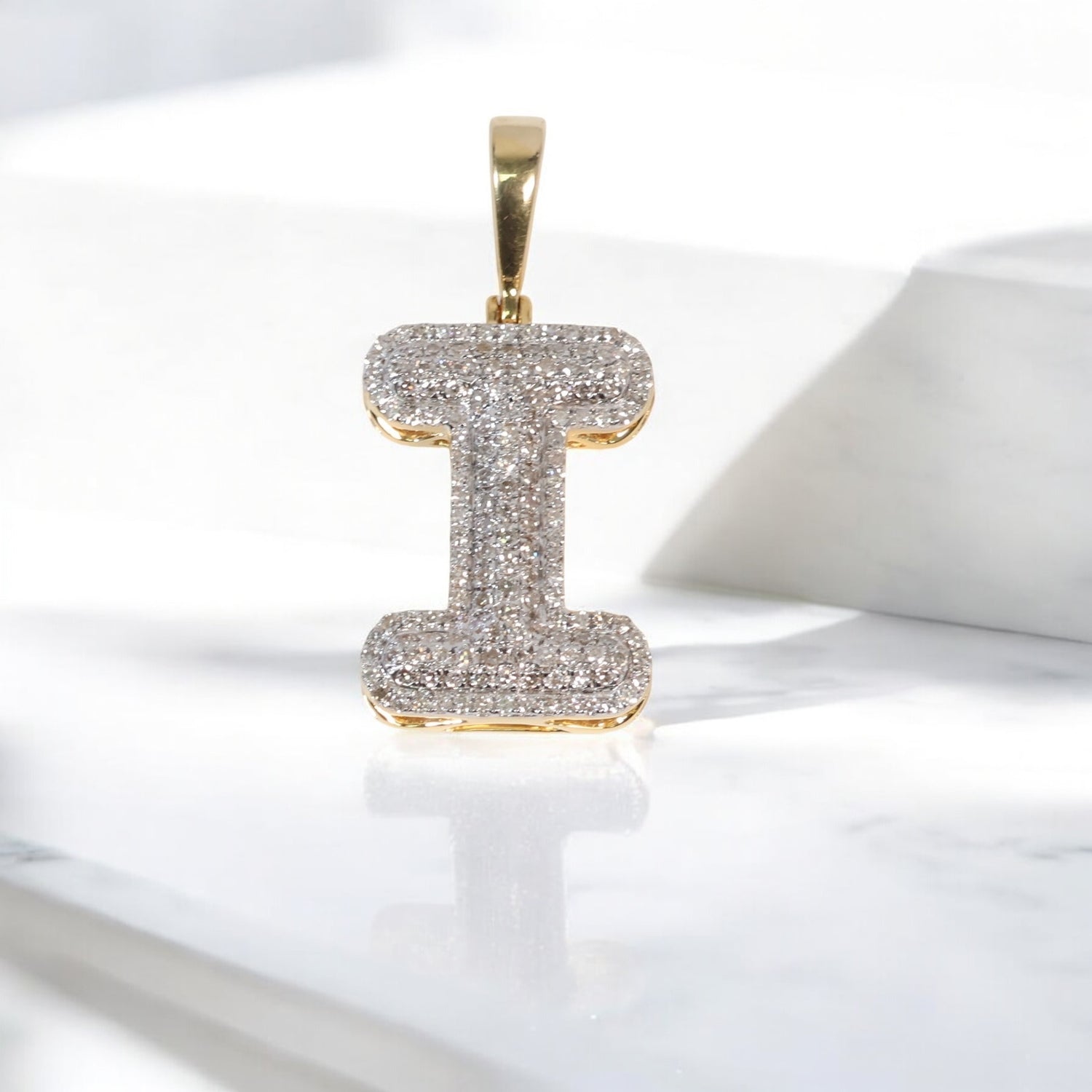 10K YG Diamond Letter I Pendant / 2.3gr / 1.1in / 0.43Wt Dia