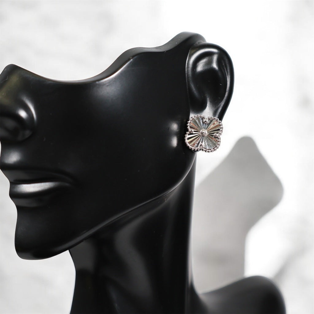 14K WG Diamond Cut Clover Stud Earrings / 3.50gr / 11mm