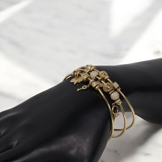 10K Yellow Gold Luxury With Charms Bracelet With Zircons / 19.6gr / Size 16