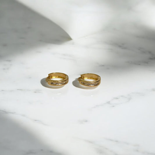 18K Yellow Gold Huggies Hoop Earrings With Zircons / 0.9gr / 0.4in