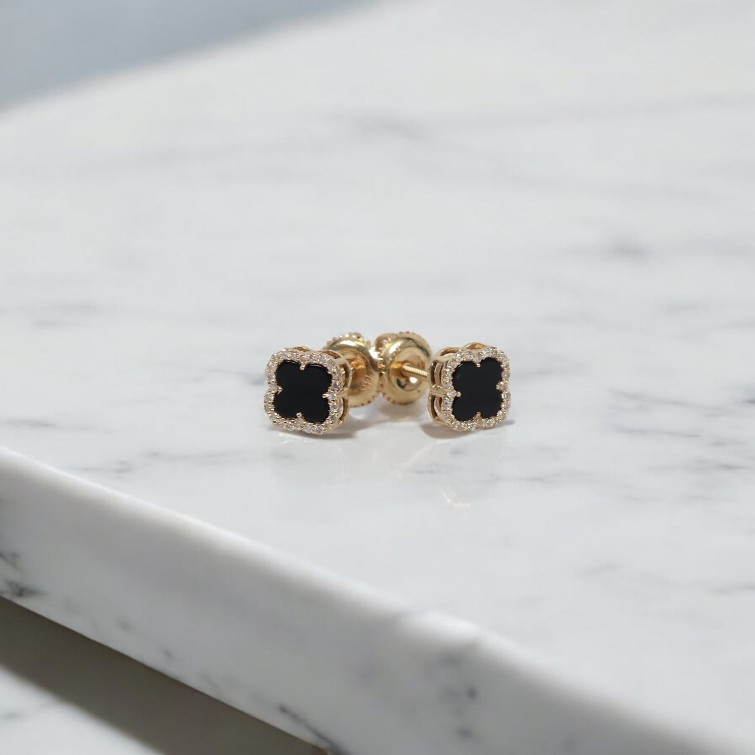 14K YG Black Clover Stud Earrings / 1.35gr / 8mm / 0.18Ct Dia