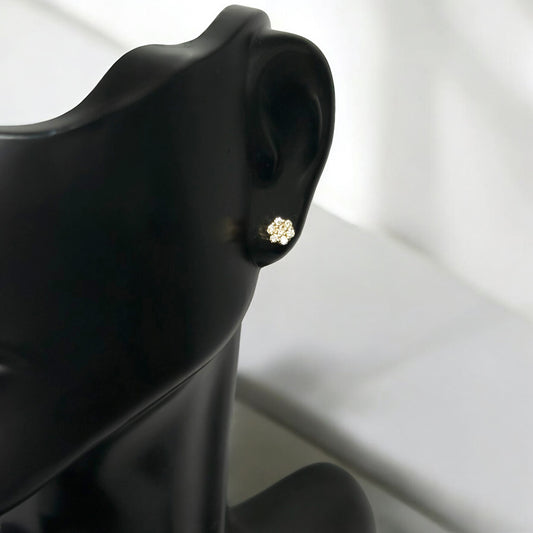 14K Yellow Gold Diamond Flower Stud Earrings 0.20Ct Dia / 0.86gr