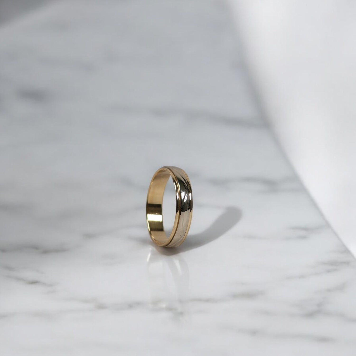 18K 2 Tone Wedding Band  Engagement Ring / 5.1gr / Sz 11 1/4 /