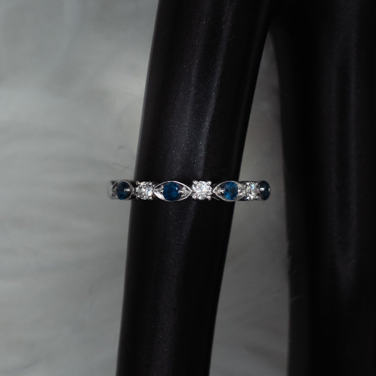 Diamonds Flower Engagement Ring 14K White Gold / 2.3gr / Size 6.5