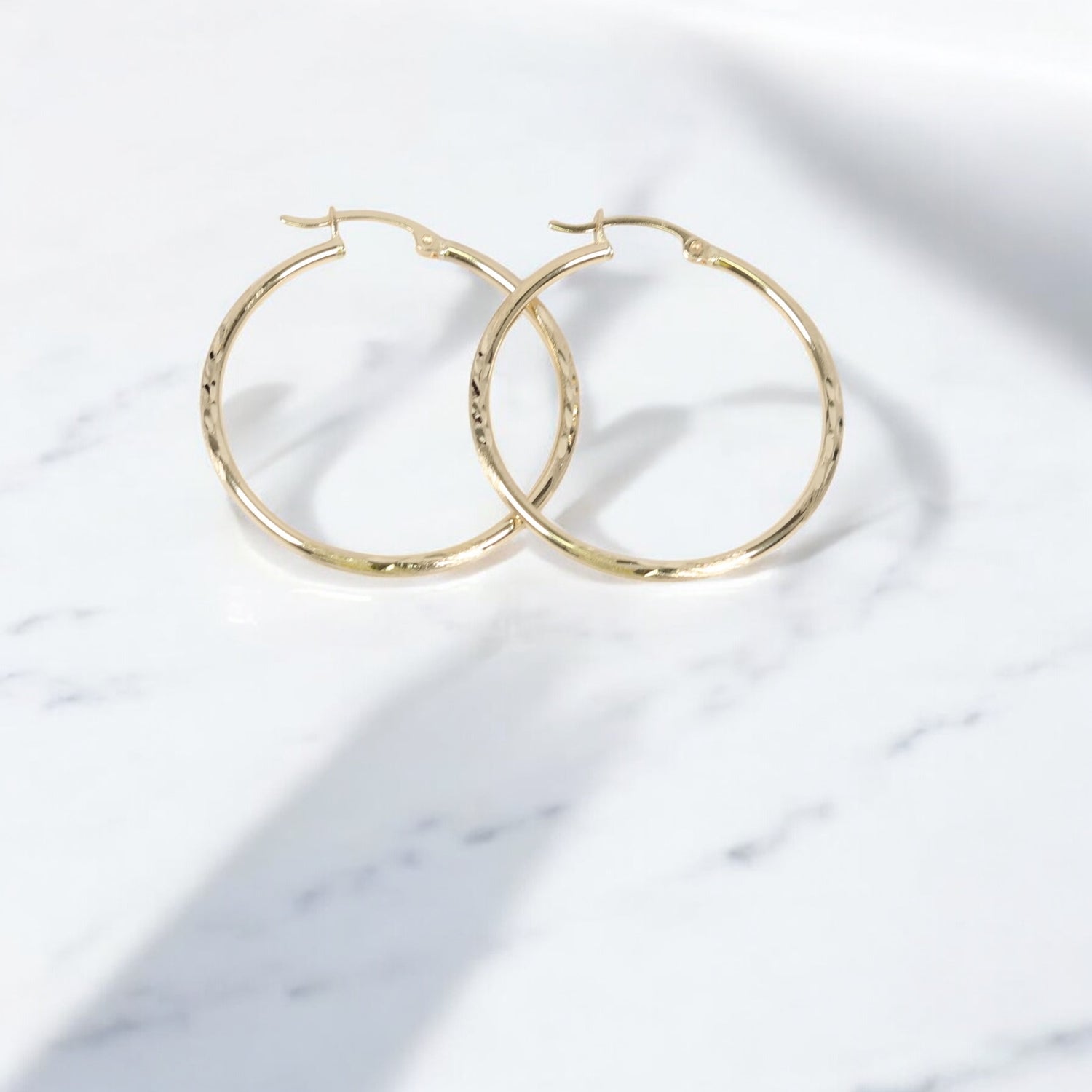 14K YG Luxury Hoop Earrings / 2.42gr / 1.4in /