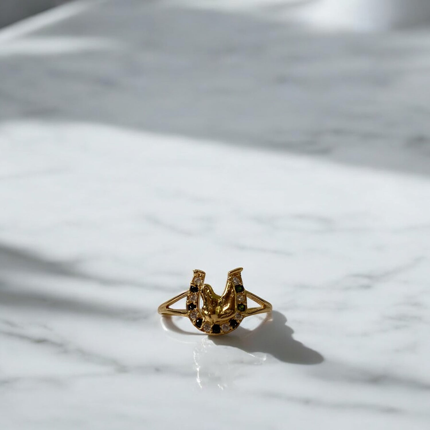 18K Yellow Gold Horseshoe Ring With Zircons / 1.6gr / Size 7 1/2