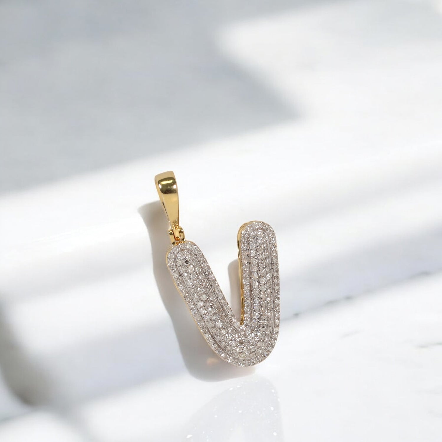 10K YG Diamond Letter V Pendant / 2.2gr / 1.1in / 0.46Wt Dia