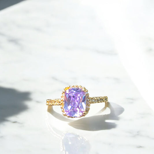 14K Yellow Gold Lilastone Ring With Zirconia / 3.5gr / Size 7