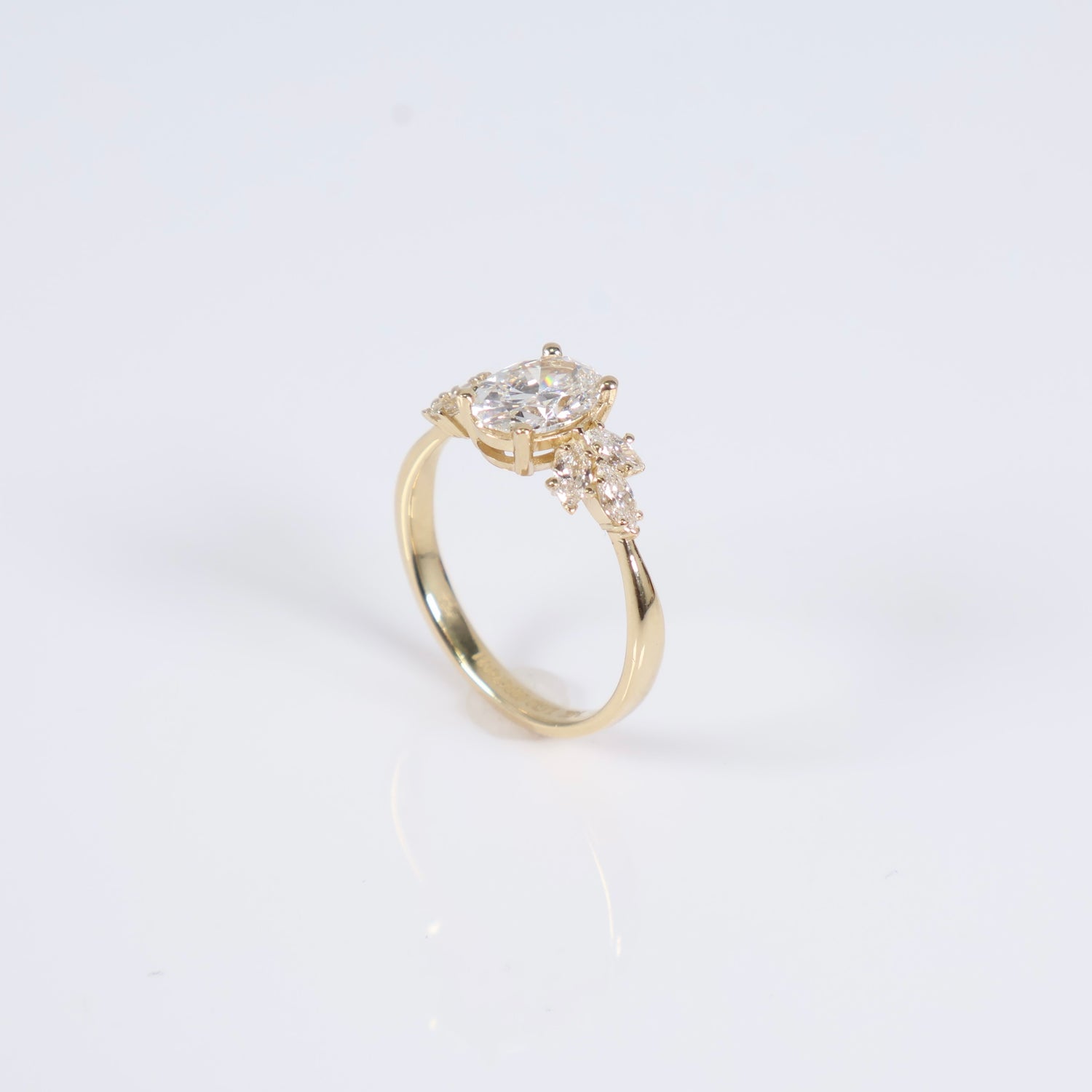 14K YG Lab Diamond Oval Brilliant Engagement Ring / 2.7gr / Sz 6.5 / 1.05Ct Lab Dia / E / VS1