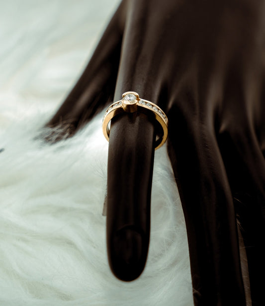 Diamond Band Engagement Ring 14K Yellow Gold / 3.7gr / Size 6