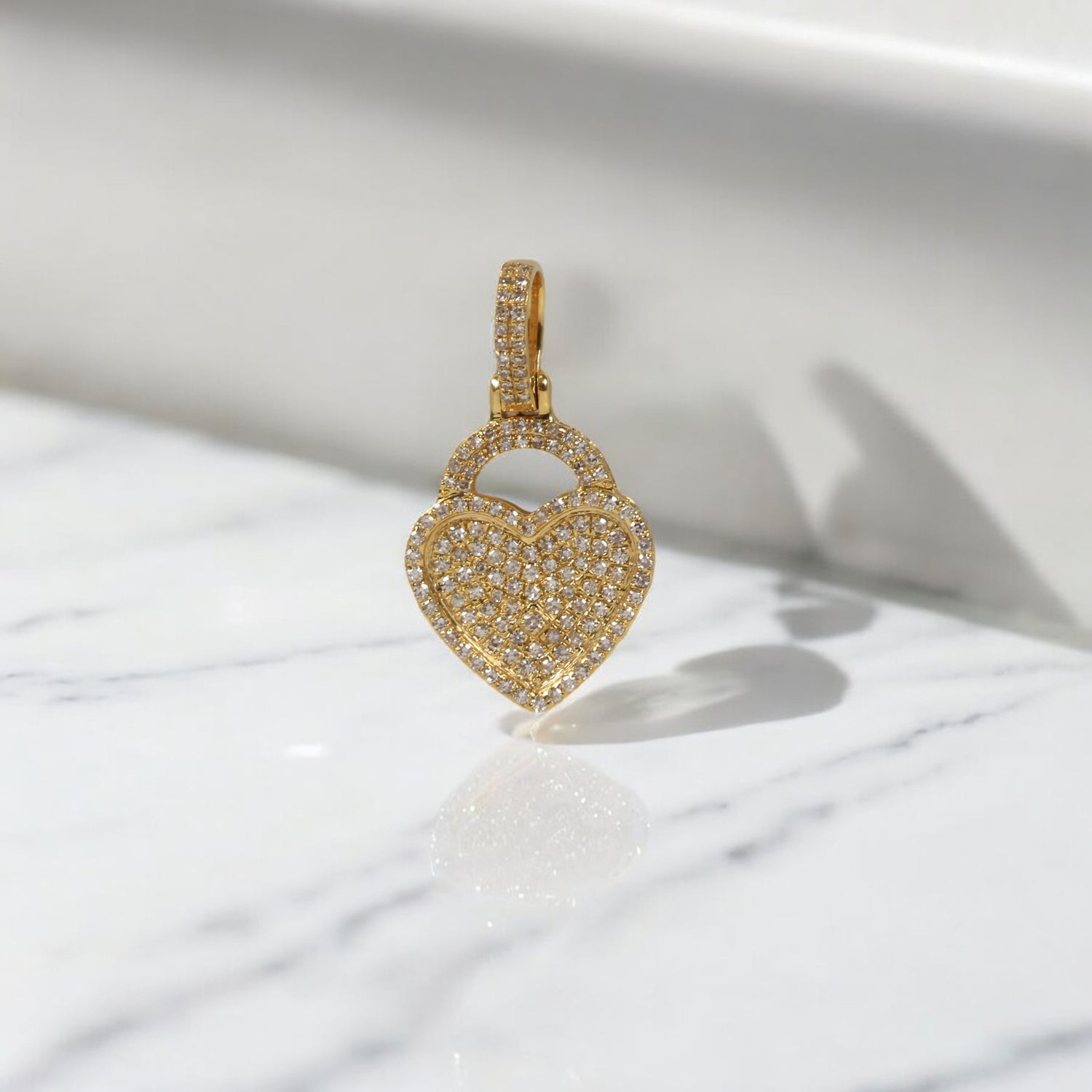 10K YG Diamond Heart Pendant / 2.2gr / 0.8in / 0.4Wt Dia